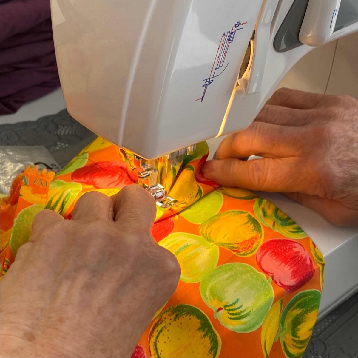 Upcycling im Caritas-Laden (c) Caritasverband